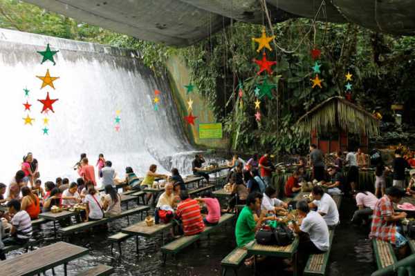رستوران آبشاری فیلیپین