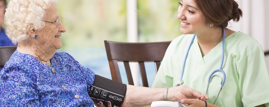 خدمات مراقبت و پرستاری از سالمند در منزل
