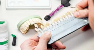 دندانساز کیست و دندان مصنوعی چیست ؟