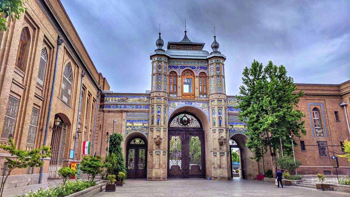 سردر باغ ملی تهران | مسیر دسترسی، معرفی کامل + عکس
