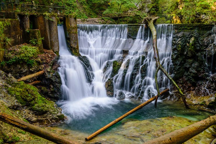 آبشار در Gorge Vintgar، بلد، اسلوونی