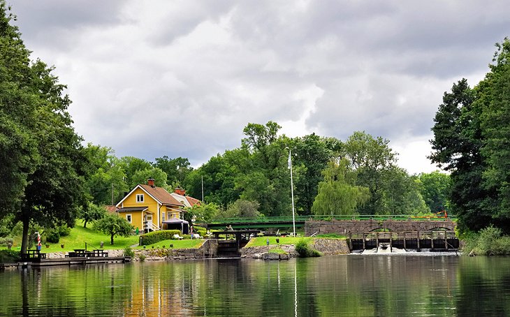 The Göta Canal is a part of a waterway 390 km (240 mi) long, linking a number of lakes and rivers to provide a route from Gothenburg (Göteborg) on the west coast to Söderköping on the Baltic Sea via the Trollhätte kanal and Göta älv river, through the large lakes Vänern and Vättern. This waterway was dubbed as Sweden's Blue Ribbon (Swedish: Sveriges Blå Band). Contrary to the popular belief it is not correct to consider this waterway as a sort of greater Göta Canal: the Trollhätte Canal and the Göta Canal are completely separate entities