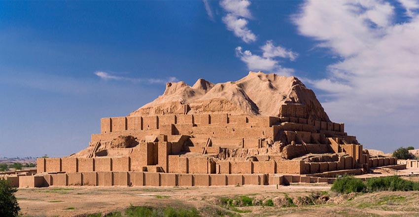 تپه باستانی آکروپل از جاذبه های دیدنی خوزستان در عید