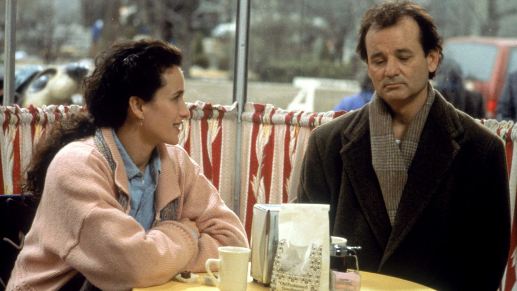 صحنه خنده‌دار و تکراری از Groundhog Day با تلاش‌های بی‌نتیجه شخصیت اصلی