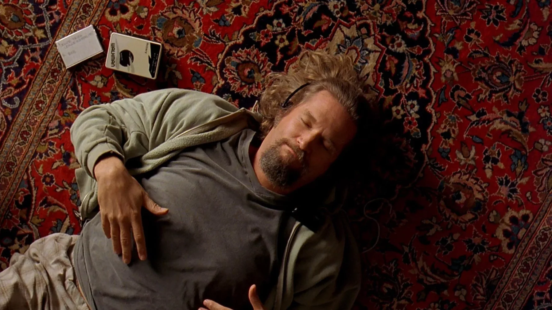 صحنه خنده‌دار از The Big Lebowski با شخصیت “دود” در حالت طنز و موقعیت‌های عجیب
