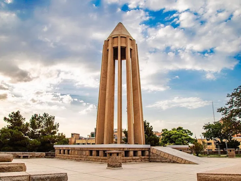 آرامگاه ابوعلی سینا همدان