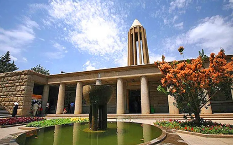 آرامگاه ابوعلی سینا همدان