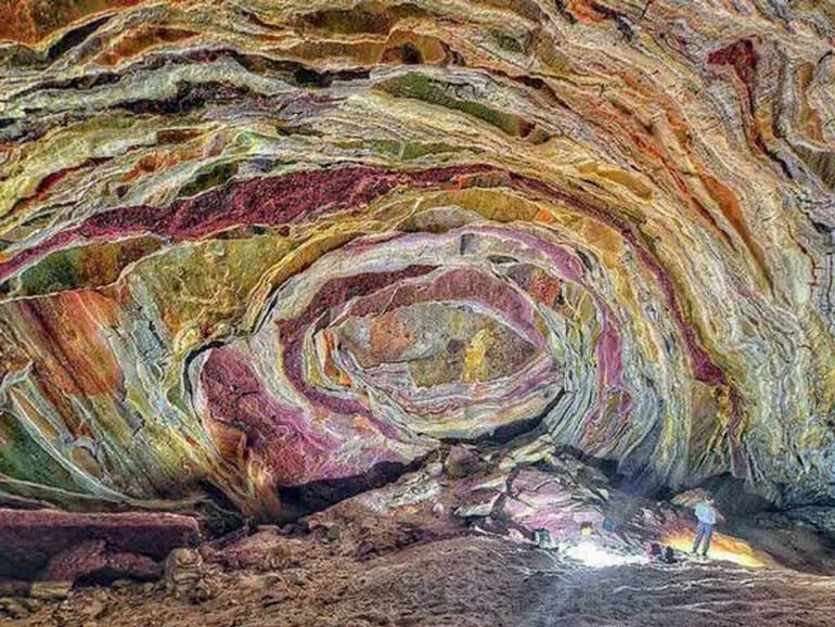 غار نمک قشم