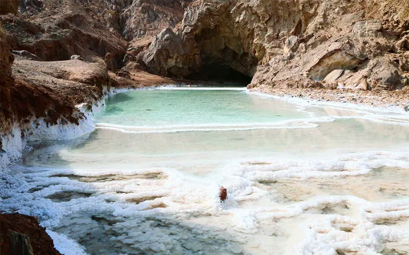 غار نمک قشم